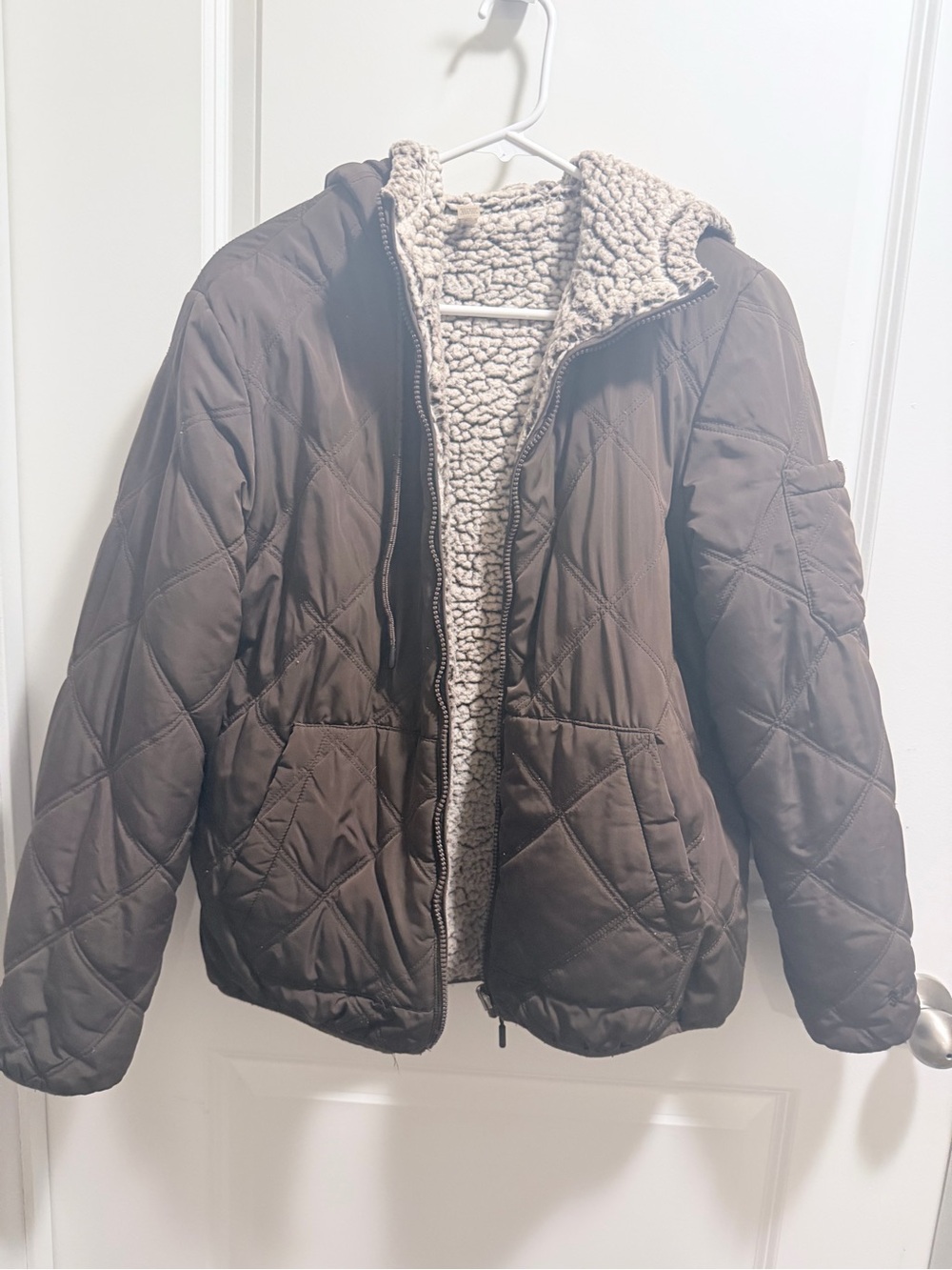 👄Girls Medium Free Country Quilted Hooded Puffer Jacket -Brown with Cream Sherpa